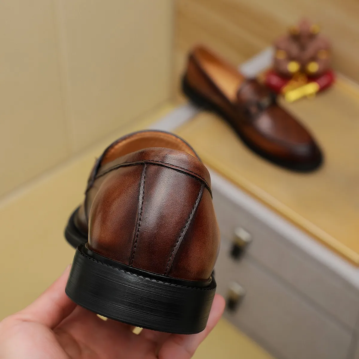 Men's shoes 💰460 💰💰Gucci official website men's business formal leather shoes update💥Hong Kong counters synchronize new styles💥completely one to one replica shipment👍zero difference in counter quality 0⃣️all made of imported first-layer cowhide on the outside with original hardware buckles➕water-dyed🐂leather lining production, color, code matching 39-44 (customized at 38.45.46)……